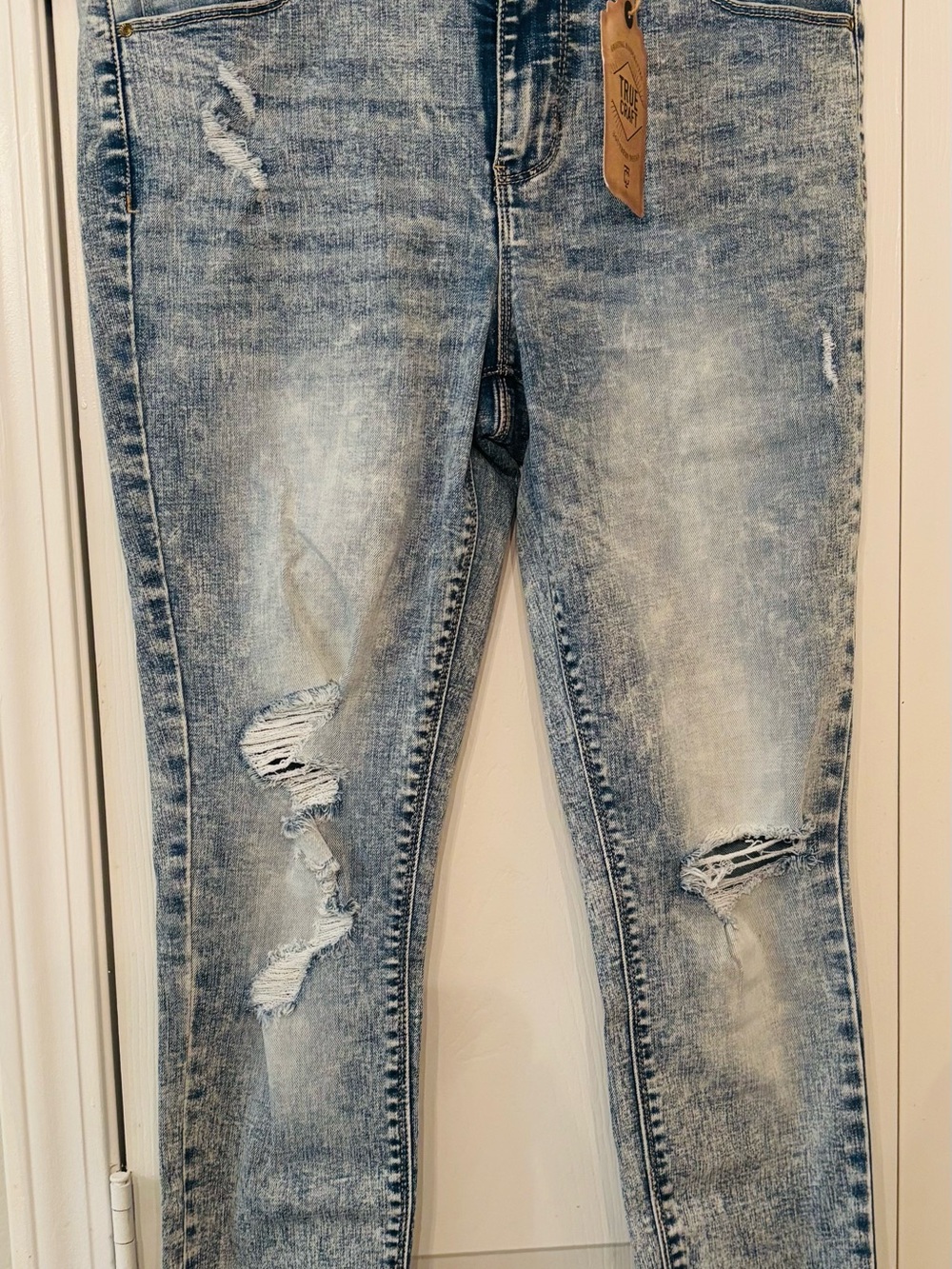 Light Wash Distressed Women’s Jeans